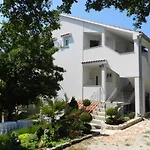 Two-bedroom In I 아파트 *