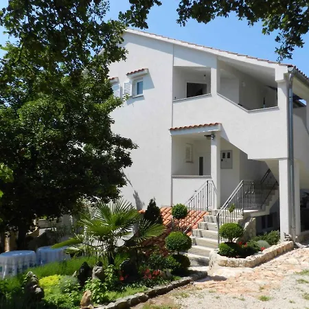 Two-bedroom In Malinska I Lejlighed *