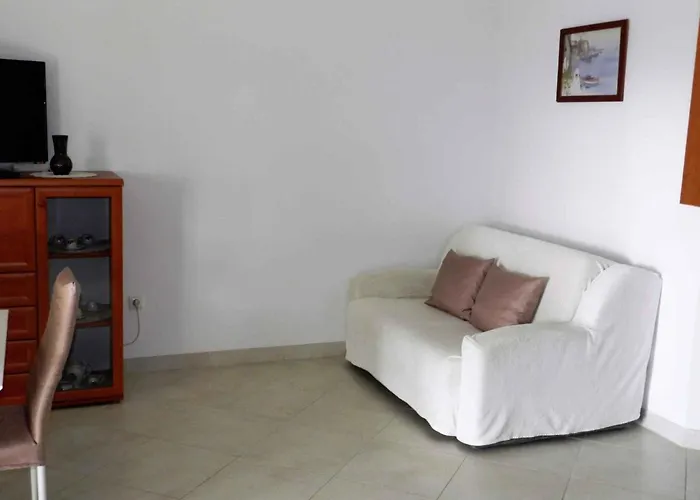 Two-bedroom In I Appartement Malinska